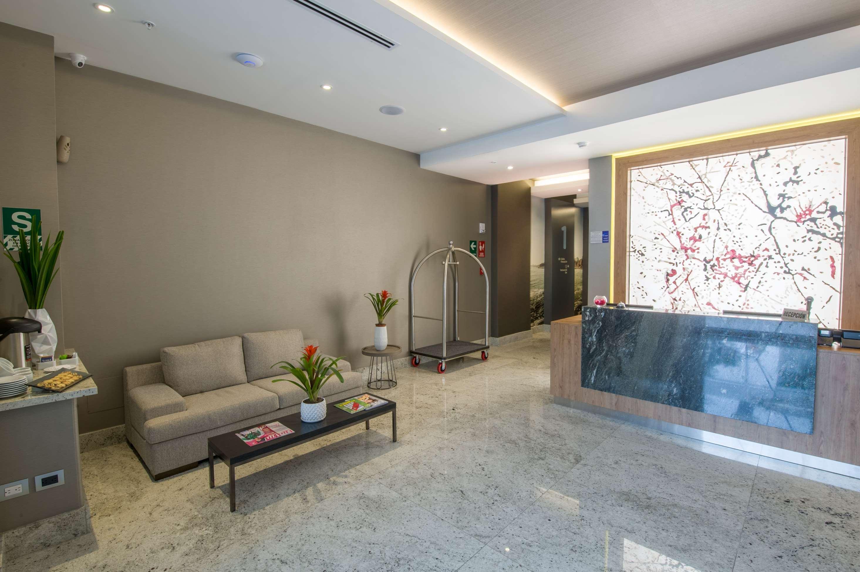 Western Urban Larco 3*
