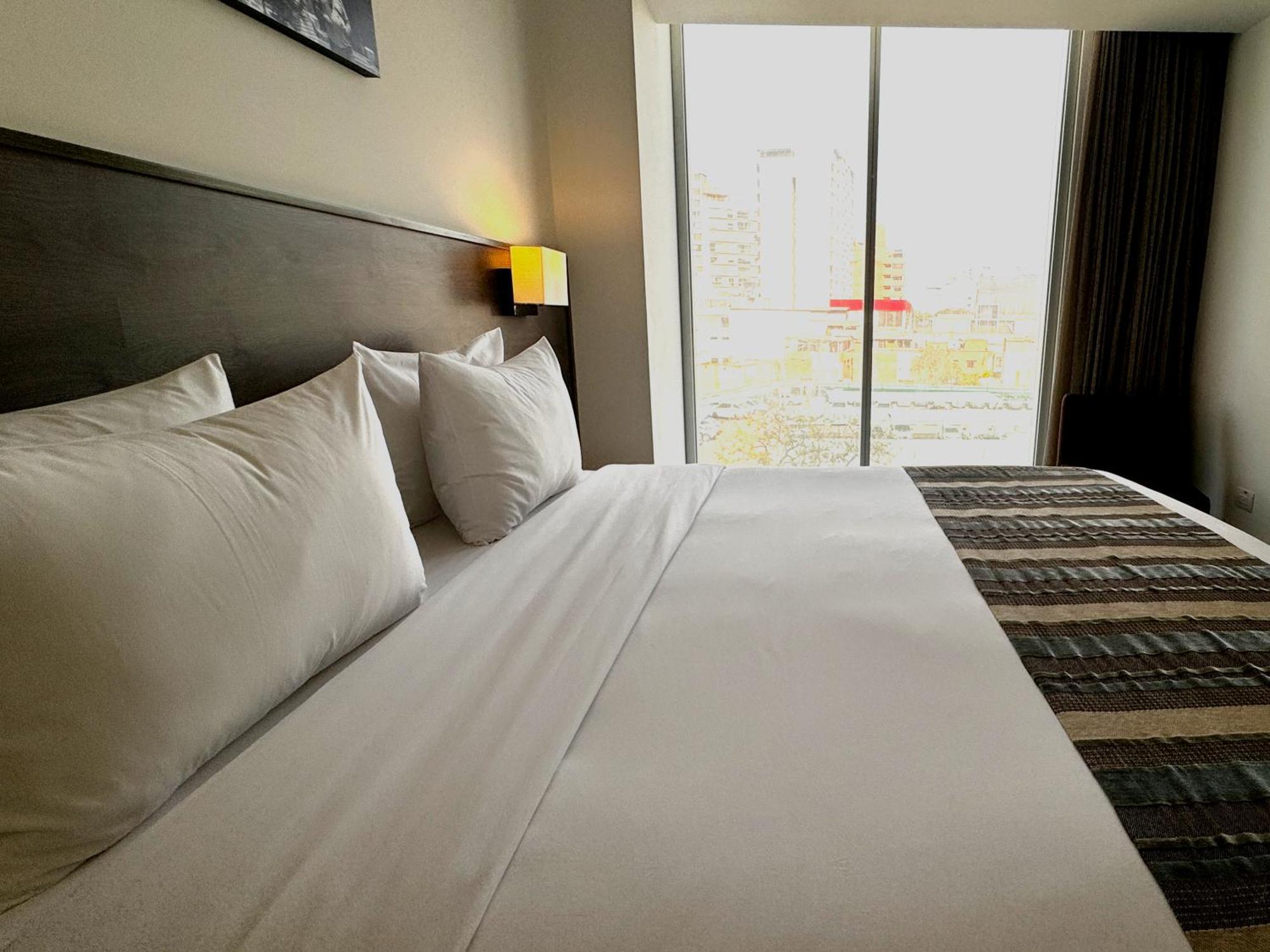 Western Urban Larco 3*